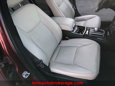 2017 Chrysler 300C  **CARFAX 1 OWNER** - Photo 24 - Tucson, AZ 85705