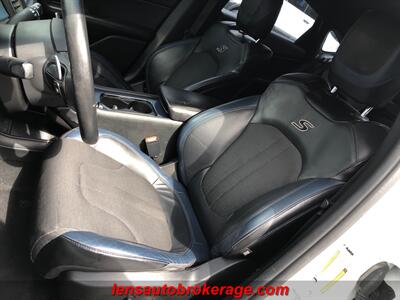 2015 Chrysler 200 S  *ONLY 80K MILES! - Photo 12 - Tucson, AZ 85705