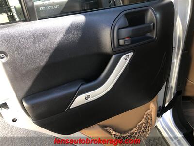 2011 Jeep Wrangler Sahara  **HARD TOP SAHARA & Only 64k Miles! - Photo 15 - Tucson, AZ 85705