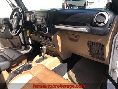2011 Jeep Wrangler Sahara  **HARD TOP SAHARA & Only 64k Miles! - Photo 21 - Tucson, AZ 85705