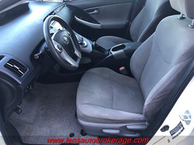 2014 Toyota Prius Two  **CARFAX 1 OWNER FUEL SAVER** - Photo 11 - Tucson, AZ 85705