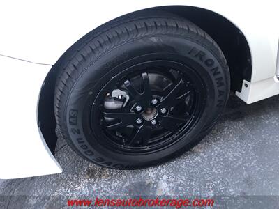 2014 Toyota Prius Two  **CARFAX 1 OWNER FUEL SAVER** - Photo 25 - Tucson, AZ 85705