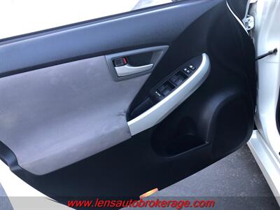 2014 Toyota Prius Two  **CARFAX 1 OWNER FUEL SAVER** - Photo 9 - Tucson, AZ 85705