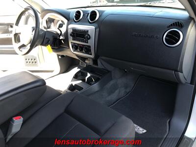 2006 Mitsubishi Raider Duro Cross V8  **CARFAX 1 OWNER **85k Miles! - Photo 18 - Tucson, AZ 85705