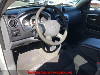 2006 Mitsubishi Raider Duro Cross V8  **CARFAX 1 OWNER **85k Miles! - Photo 10 - Tucson, AZ 85705