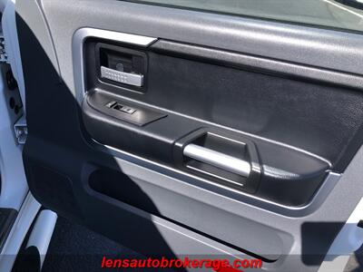 2006 Mitsubishi Raider Duro Cross V8  **CARFAX 1 OWNER **85k Miles! - Photo 17 - Tucson, AZ 85705