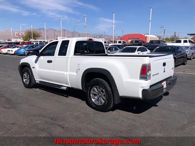 2006 Mitsubishi Raider Duro Cross V8  **CARFAX 1 OWNER **85k Miles! - Photo 6 - Tucson, AZ 85705