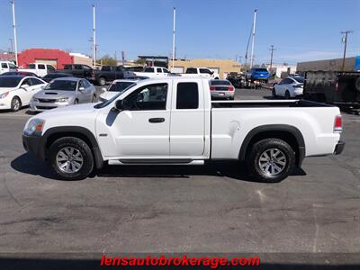2006 Mitsubishi Raider Duro Cross V8  **CARFAX 1 OWNER **85k Miles! - Photo 5 - Tucson, AZ 85705